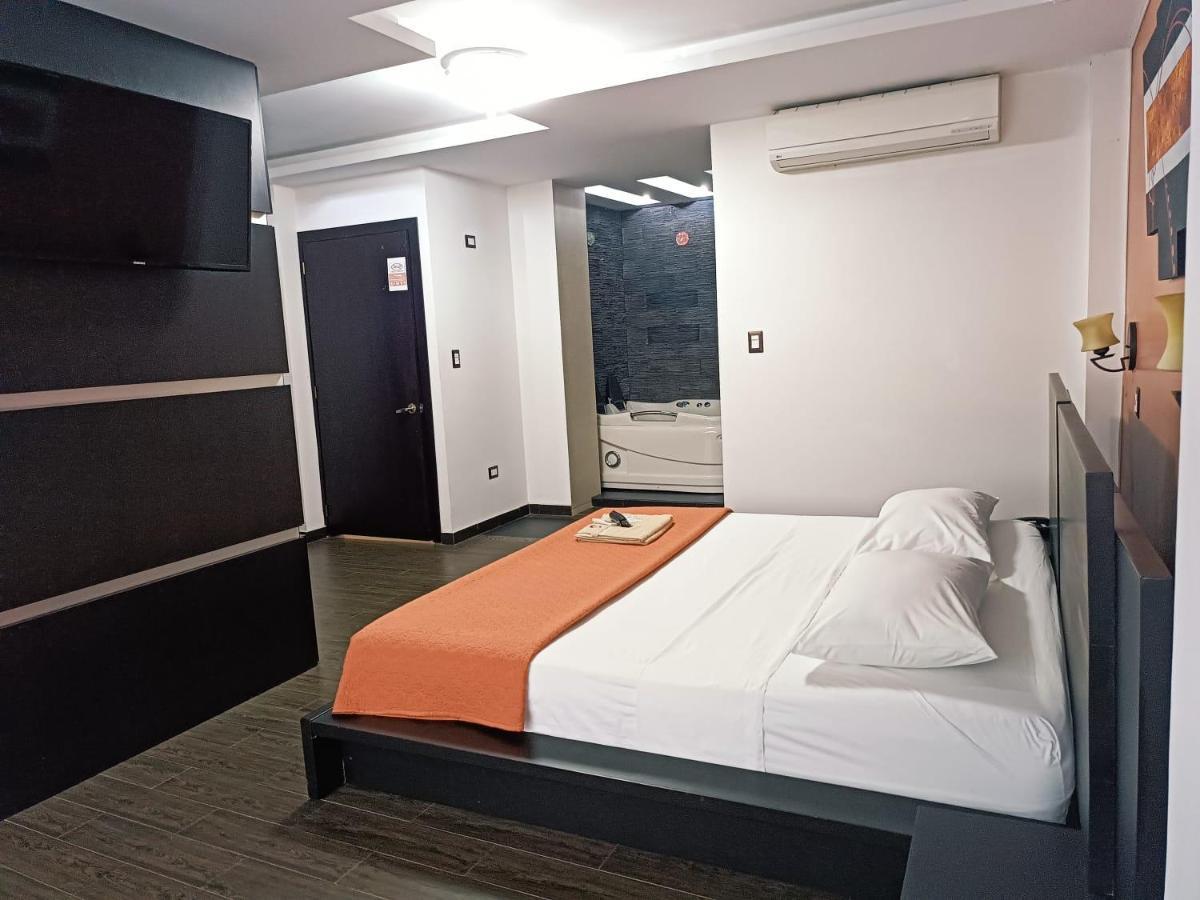 Hotel Quezada Hermanos Santo Domingo de los Colorados Eksteriør bilde