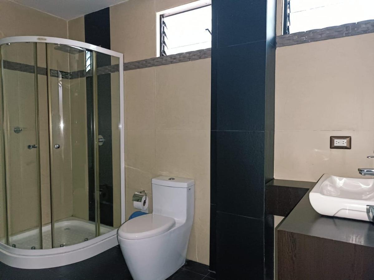 Hotel Quezada Hermanos Santo Domingo de los Colorados Eksteriør bilde